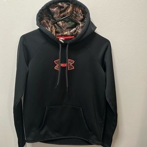 Women’s under armour sweatshirt